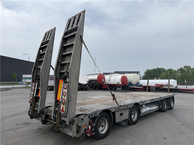 MTDK AMT 30 t. Maskinanhænger m/hydr. ramper