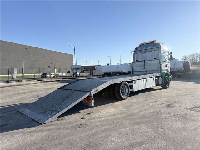 Scania R380 4x2 Knæklad med hydraulisk rampe