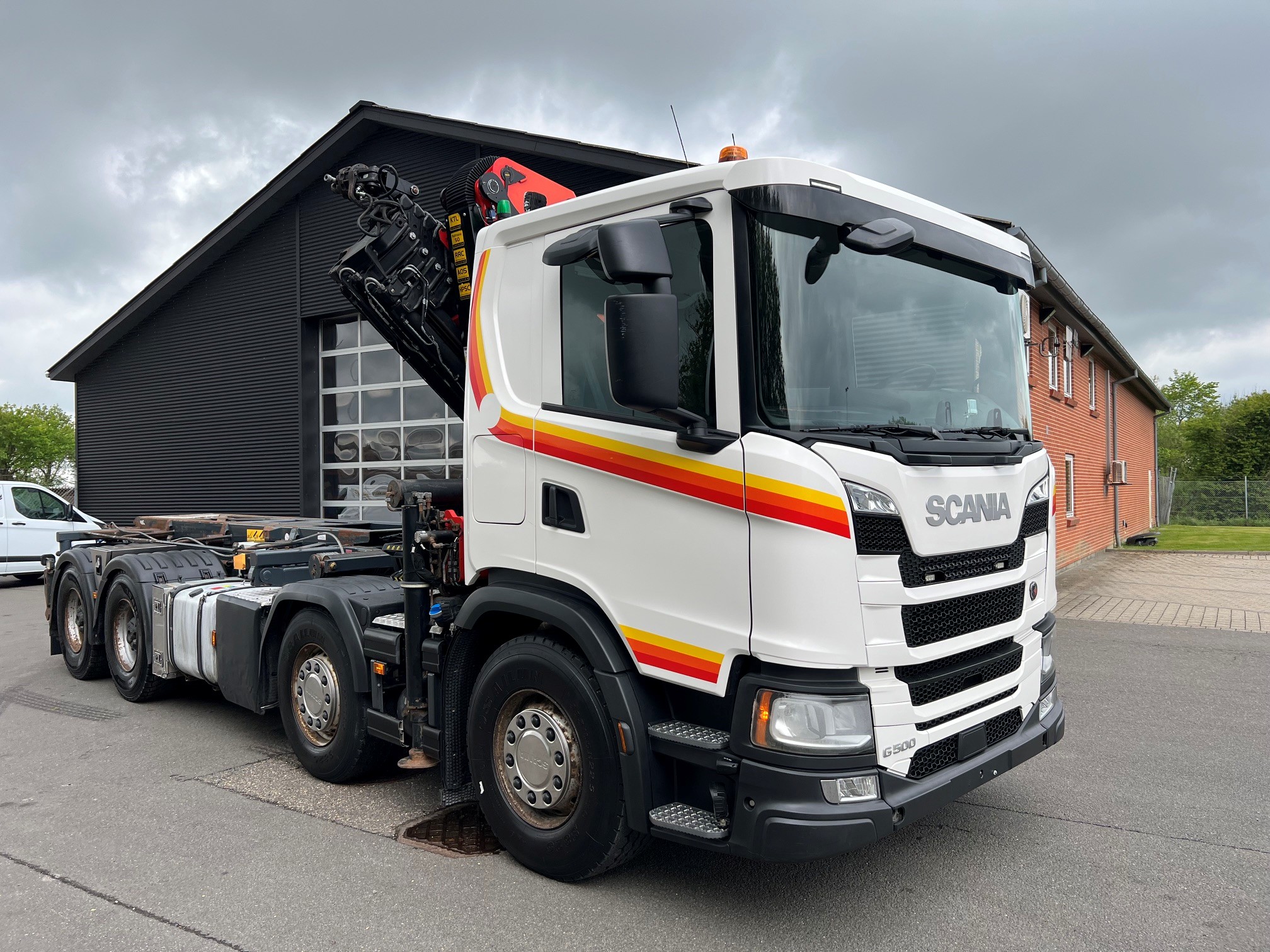 Scania R500 8X4 med Palfinger PK26002 kran og Sawo hejs