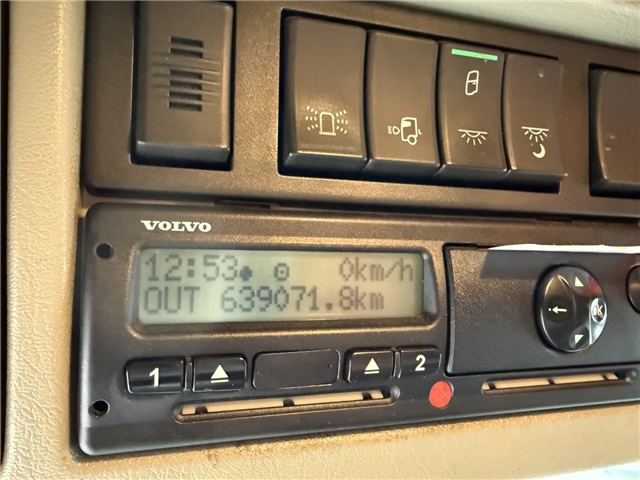 Volvo FM330 6x2*4 Carrier Supra 1050 Nordic