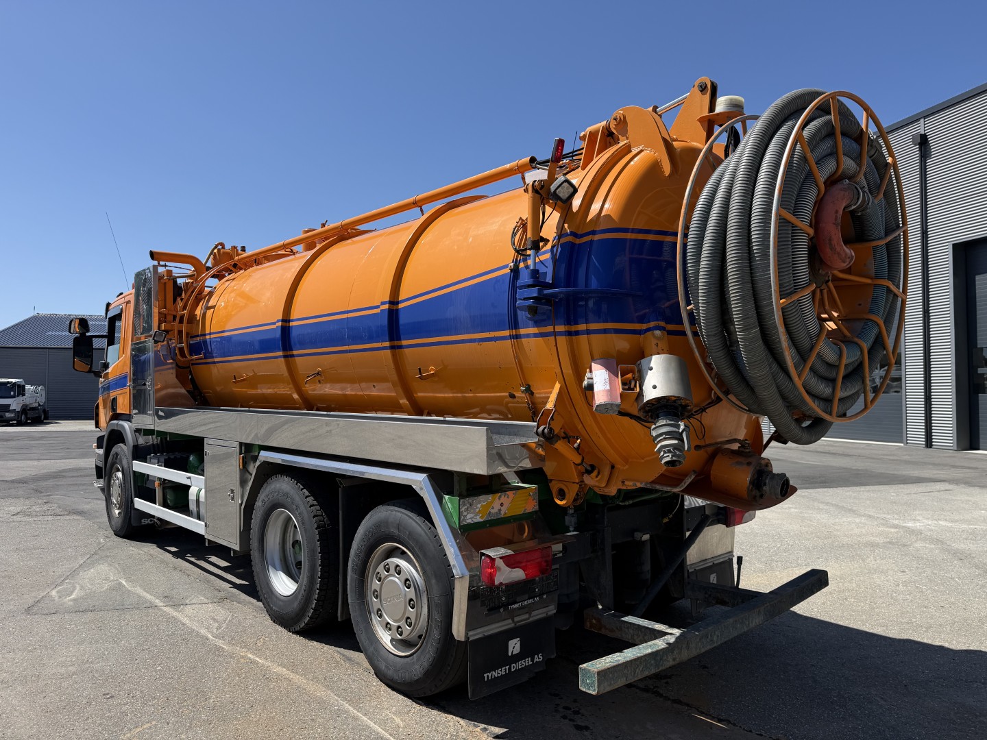Scania P360 6x2*4 12.500 l. Korp & Son Slamsuger