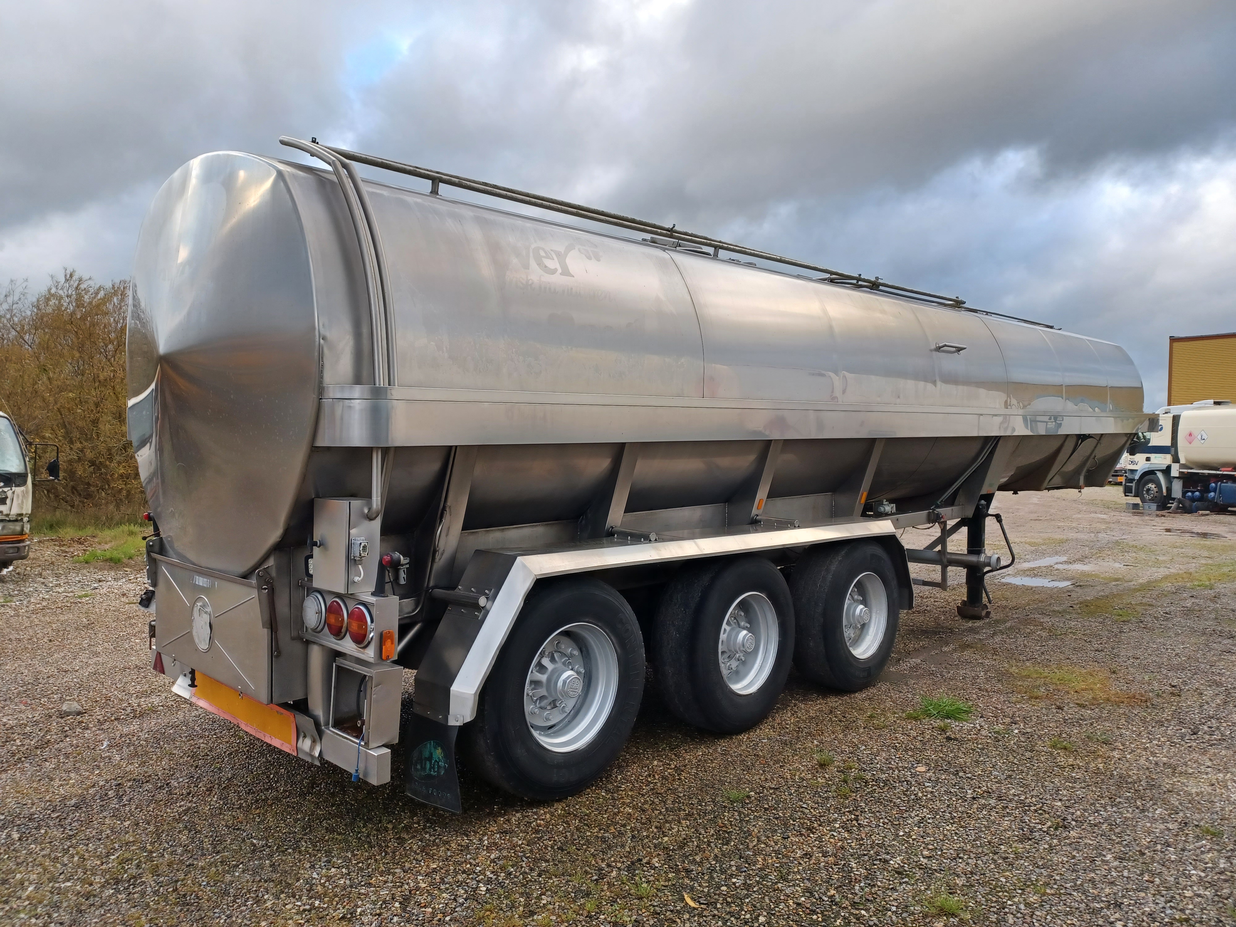 Kässbohrer Vand/Mælk 32000 Liter Rustfri 304 isoleret