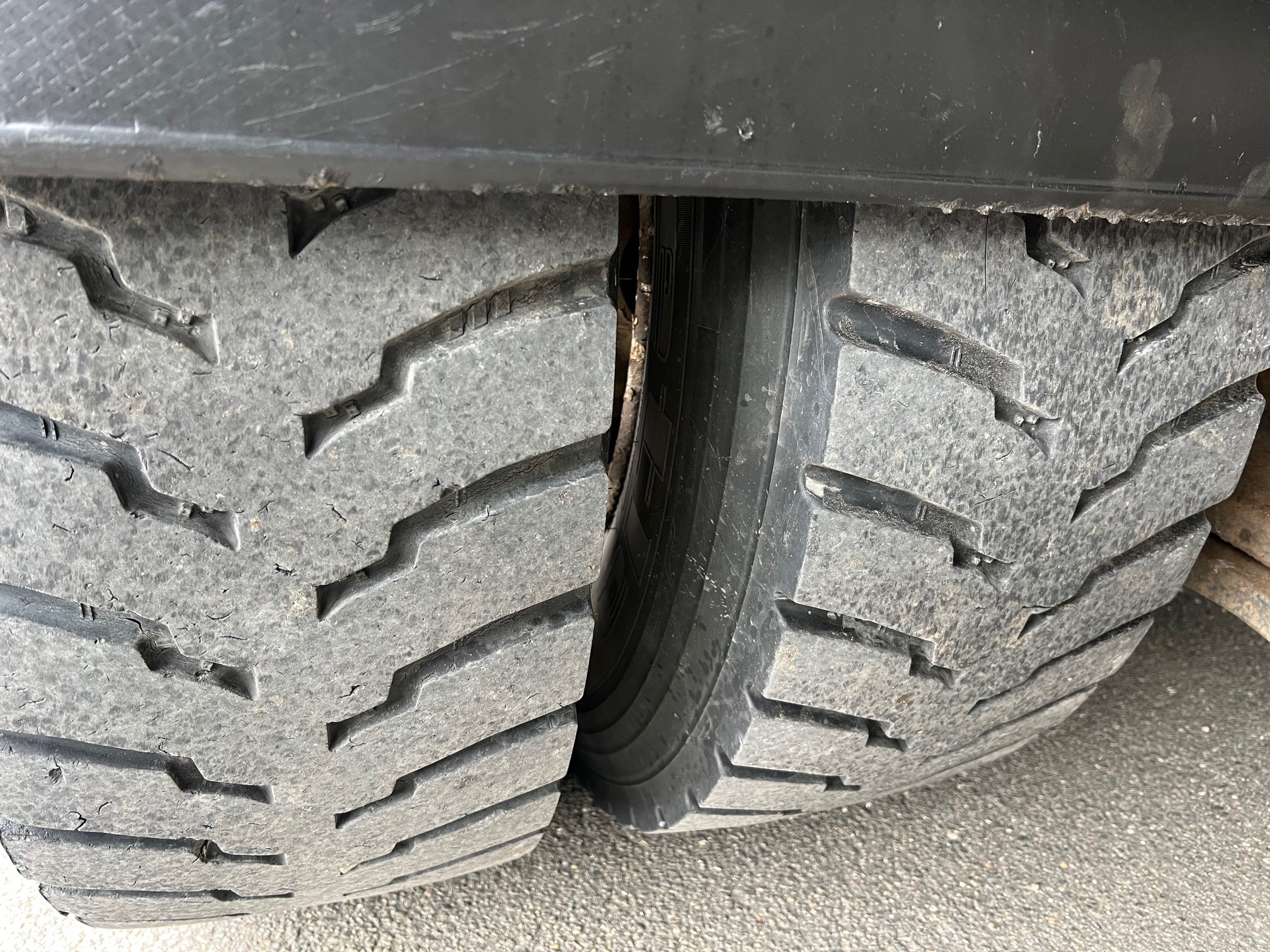 Scania P280 med HMF 1720 kran