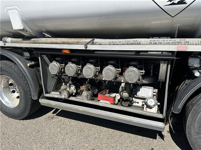 Volvo FM 450 8x2 Diesel - Benzin 24125 liter diesel-benzin
