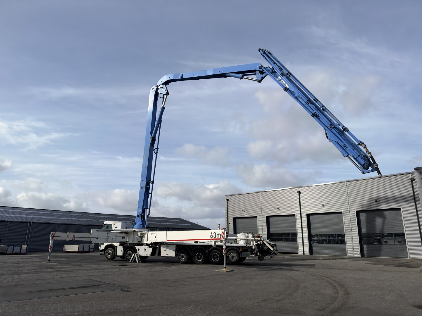 Volvo FH16/750 12x4/8 JUNJIN JJRZ 63 m. Betonpumpe