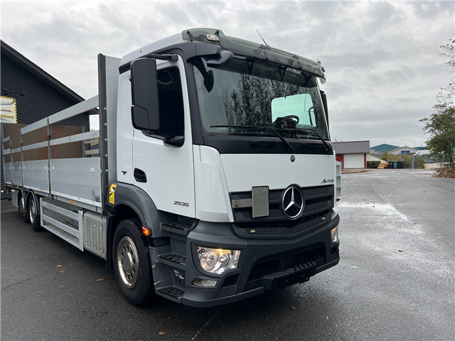 Mercedes 2535 6X2*4 med Åben alulad og lift