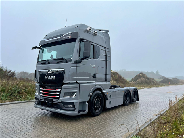 MAN TGX 28.520 6×2-2 LLS – Fuld Luft