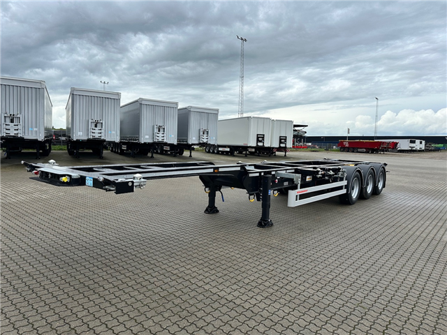 Kässbohrer Containerchassis m. udtræk bag
