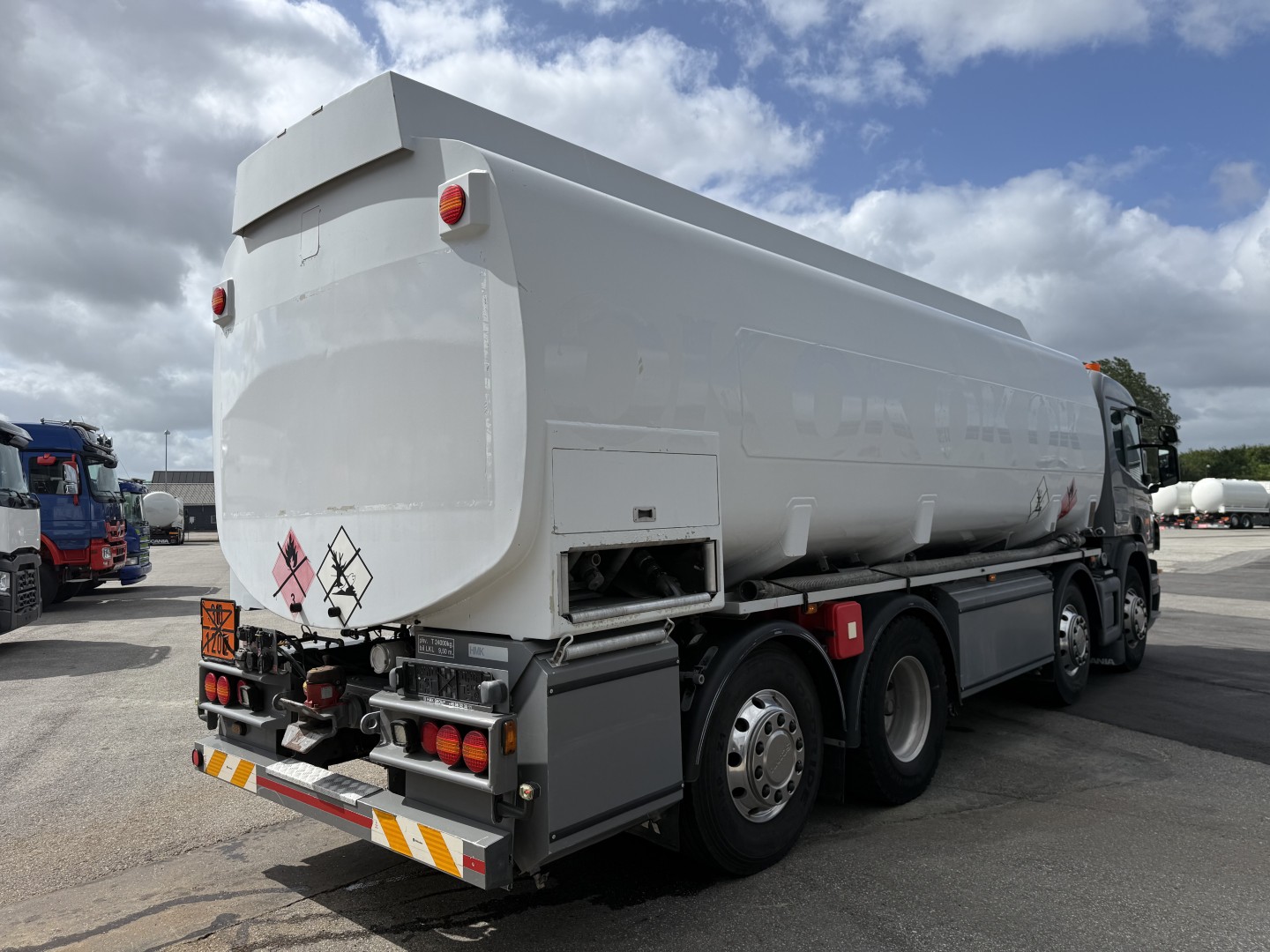 Scania P400 8x2*6 24.000 l. ADR Tank
