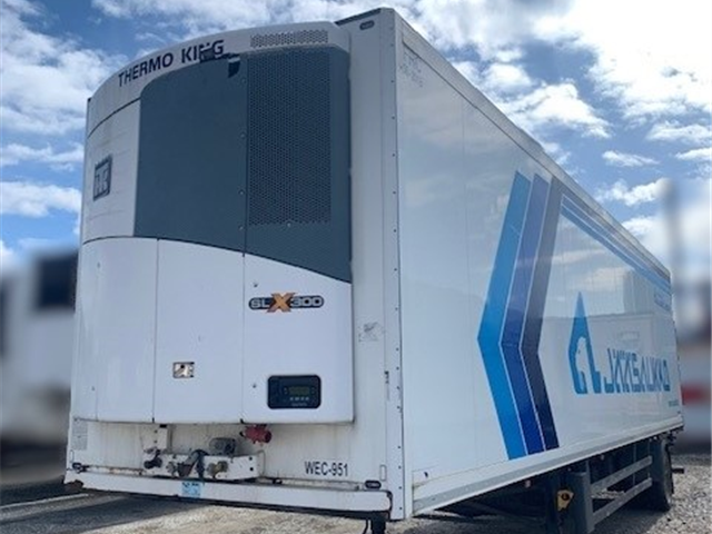 Schmitz Cargobull SKO 10/LZG - FP45 COOL m. opretstående lift og bagdører + sidedør