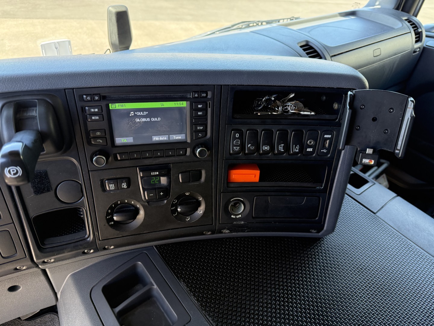 Scania P410 6x4 Liebherr THP 140 H 24 M4 XH Betonpumpe
