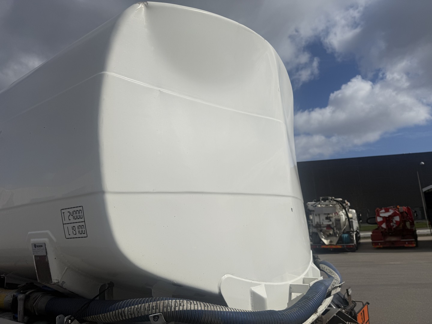 HMK Bilcon 27.000 l. ADR 5 rum