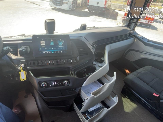 Iveco S WAY 500Hp twinsteer