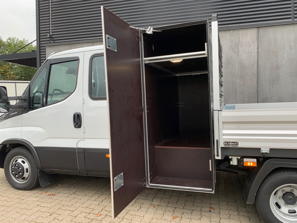 Iveco 35C18H A8 Dobbelkabine m. 3-vejs tip