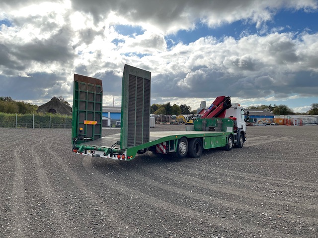 Scania P450 8X2*6 Knæklad + Kran HMF1820 – Machinetransporter