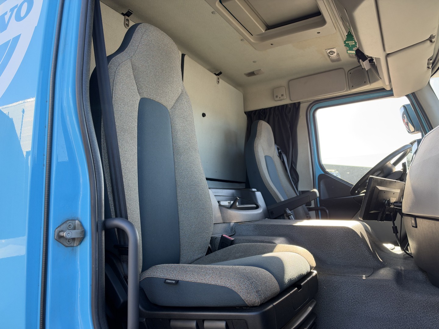 Volvo FE320 6x2*4 Chereau Carrier Supra 1250 Nordic