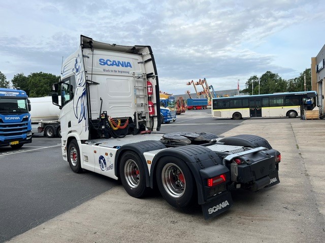 Scania R590