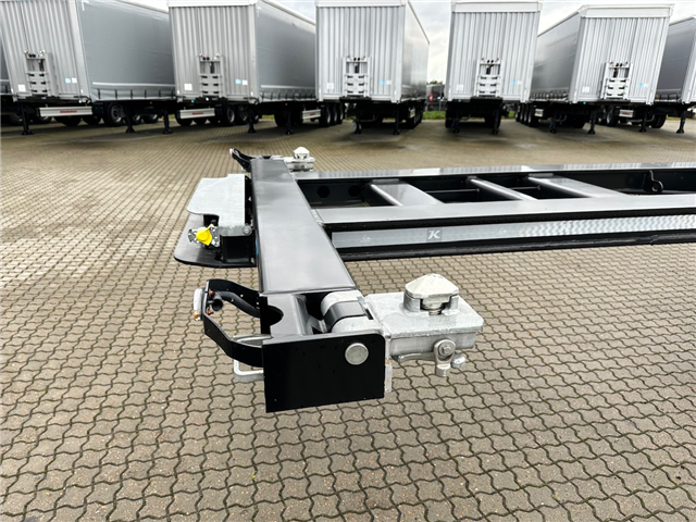 Kässbohrer Containerchassis m. udtræk bag