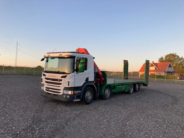 Scania P450 8X2*6 Knæklad + Kran HMF1820 - Machinetransporter