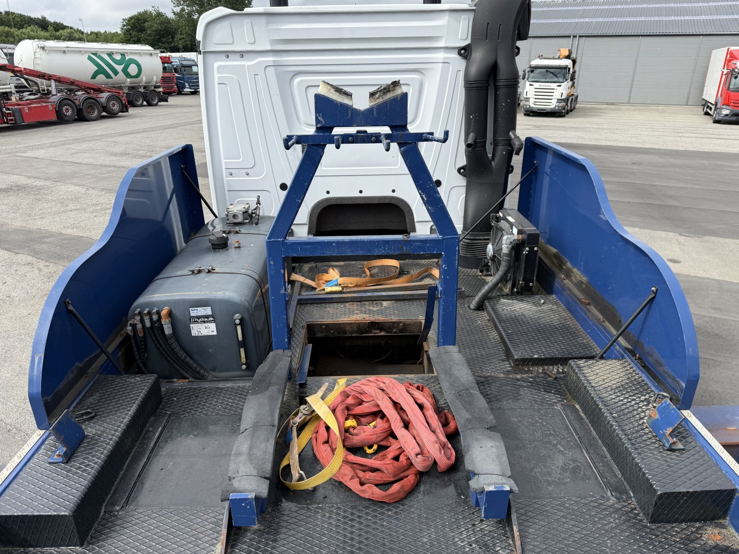 Mercedes Arocs 4153 8x4 Kran MPG 220 TM7 (Kun 8000 km)