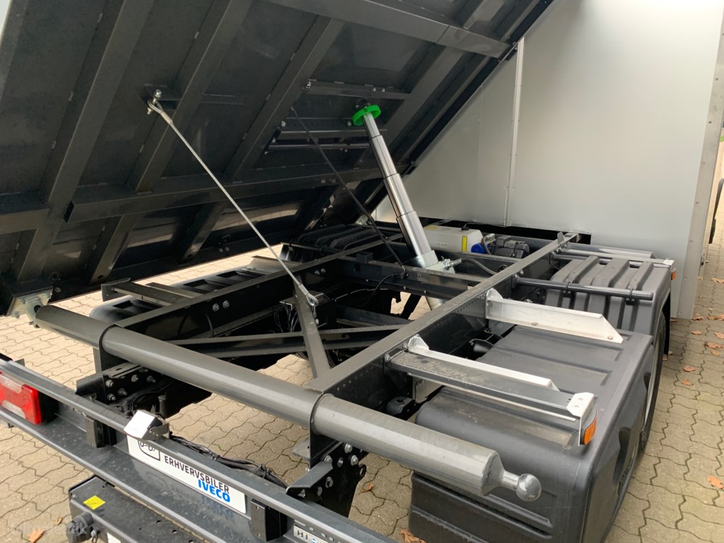 Iveco 35C18H A8 Dobbelkabine m. 3-vejs tip