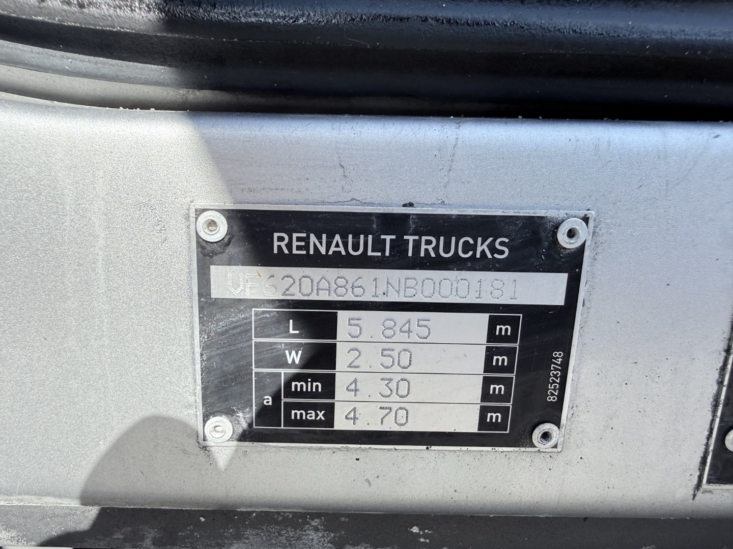 Renault D WIDE 320 DTI 8 Pladstrækker