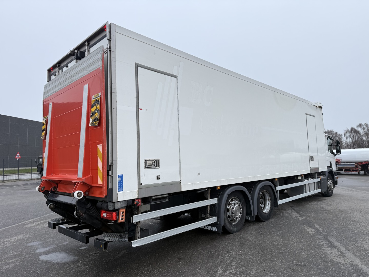 Scania P320 6x2*4 Carrier Supra 1250 Mt 9.50 m. kasse