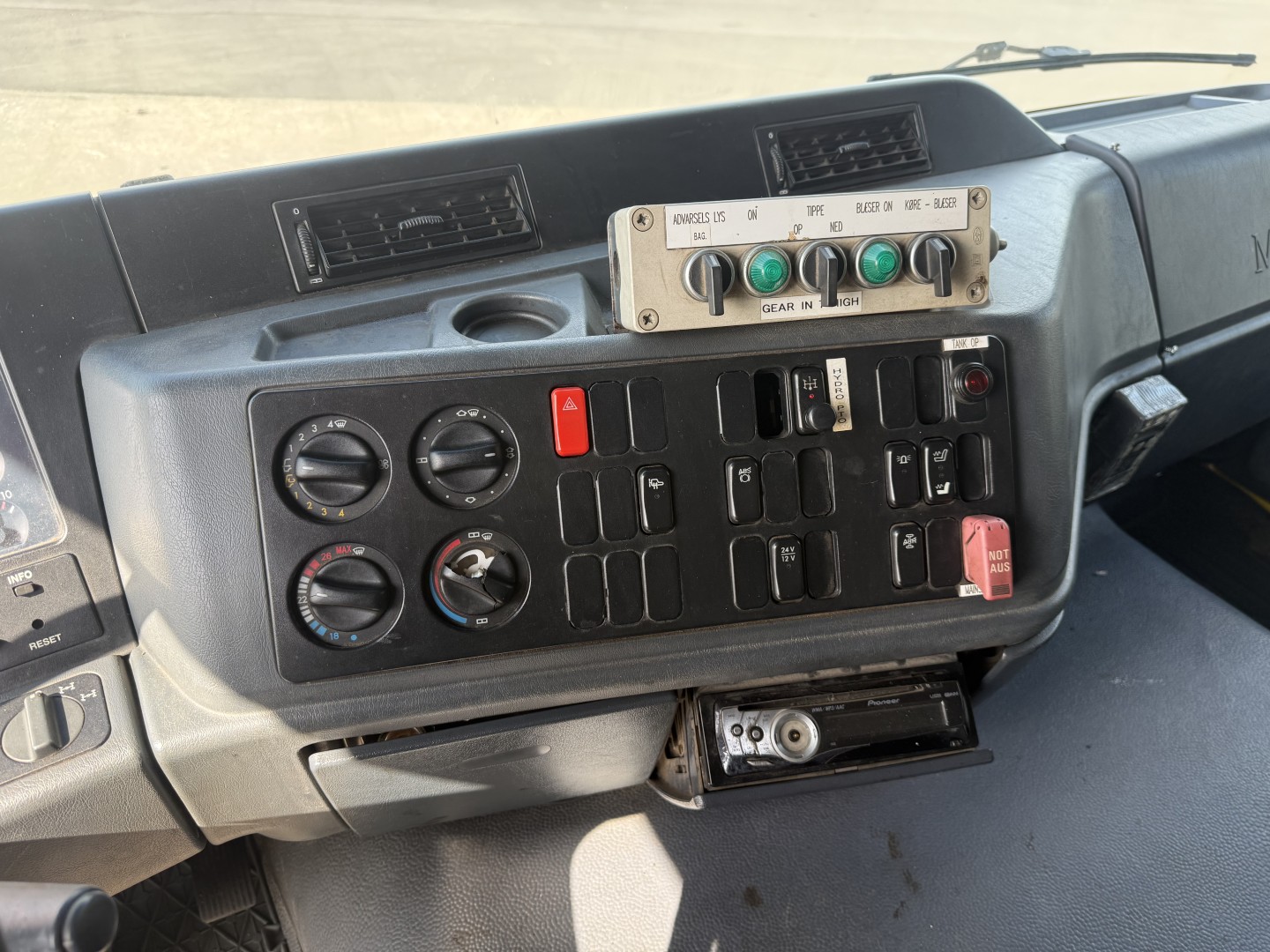 Mercedes Actros 4140 8x4 KOKS MEGAVAC 8000 ADR 13.500 l. Rustfri stål Tørsuger