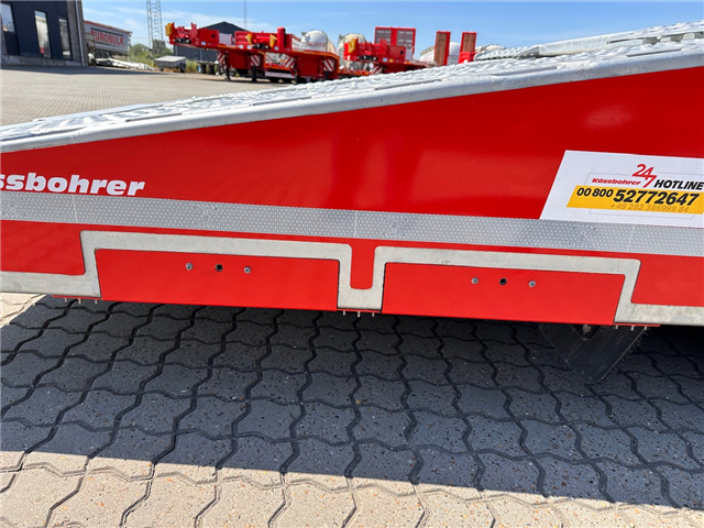 Kässbohrer 3 aks. Trucktransporter