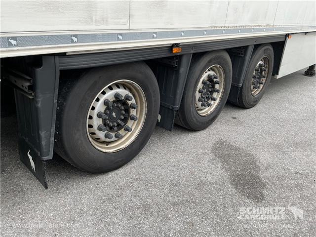 Schmitz Semi Reefer Meat hanging system