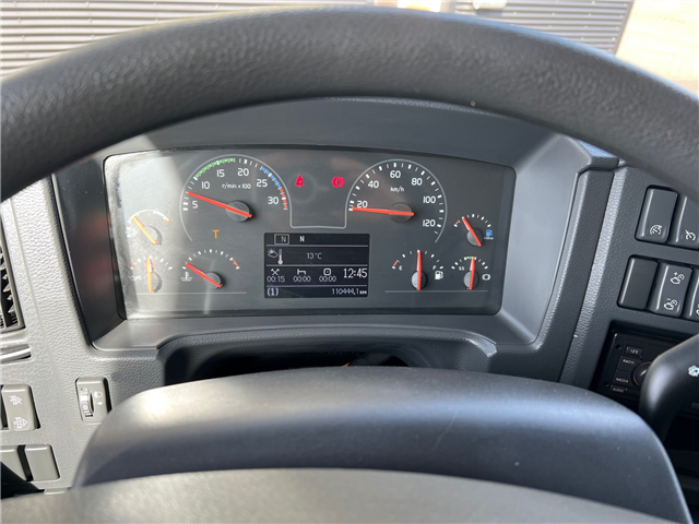 Volvo FL210 lad med skydepresning og stor lift