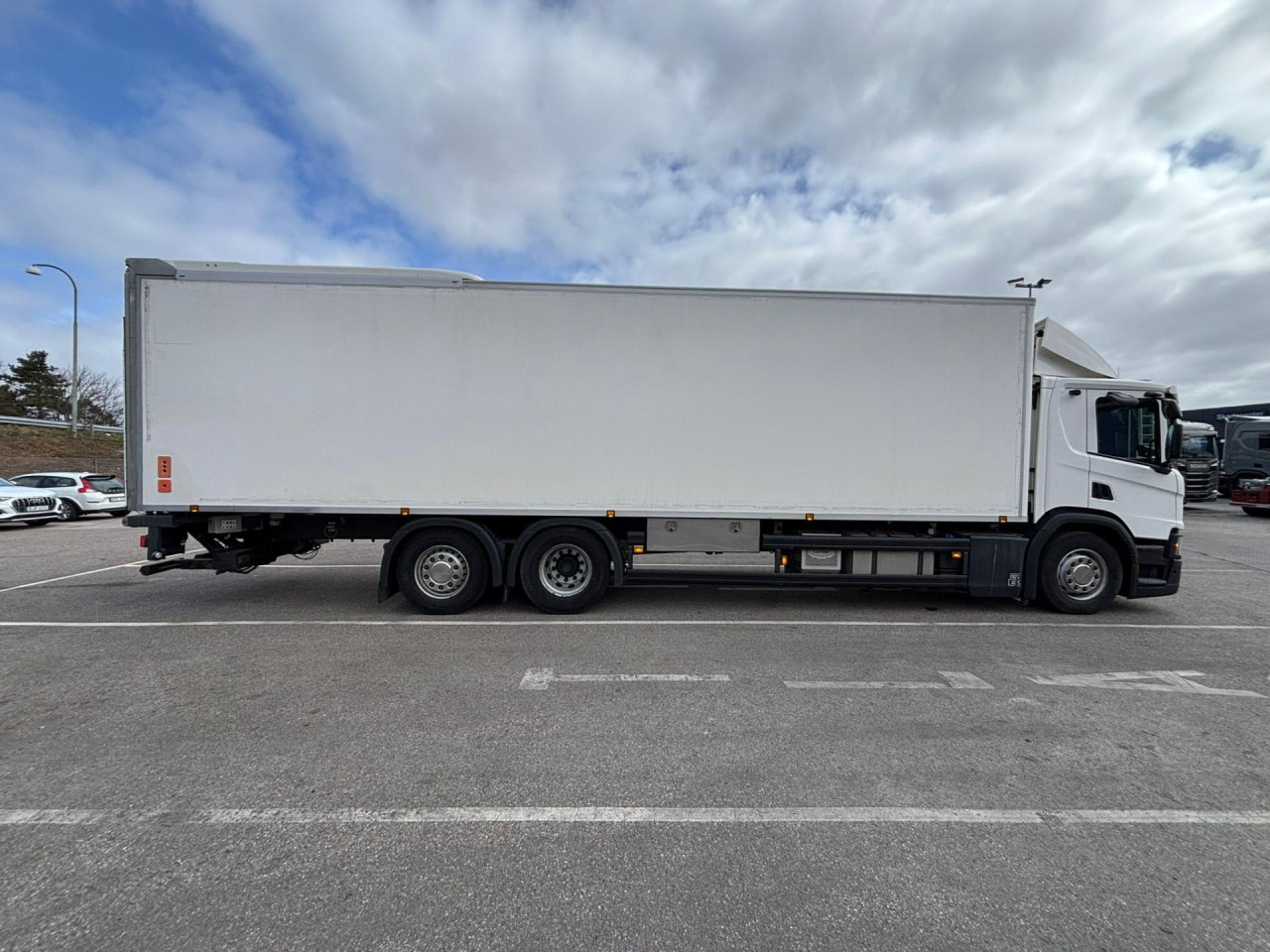 Scania P 320 B6x2*4NB Carrier Iceland Twincool Cherau pie