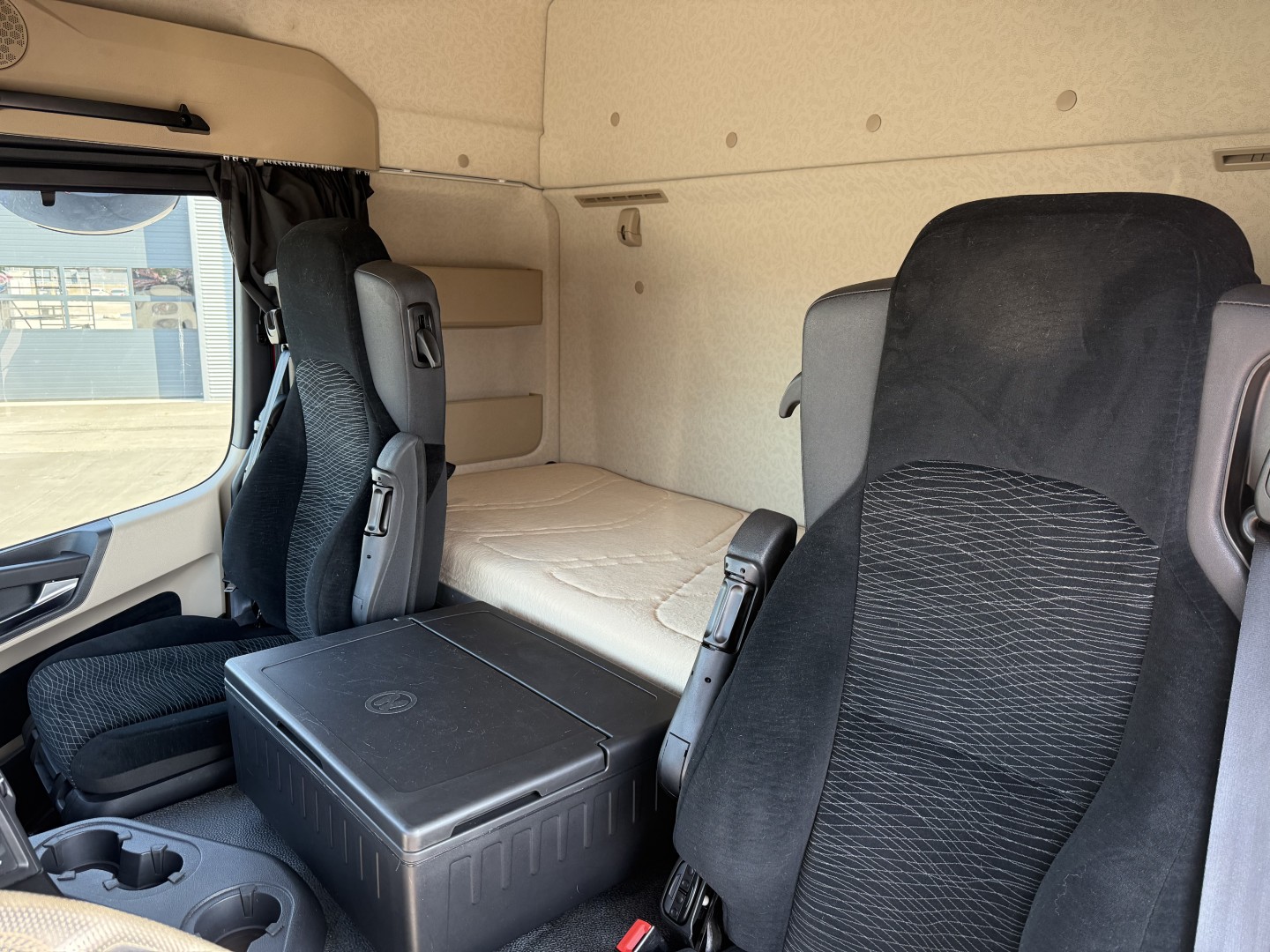 Mercedes Actros 1832 4x2 Fuld sideåbning 8,0 m. Alukasse