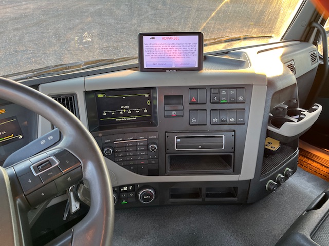 Volvo FM 330 6X2*4 Maskintransporter – Knæklad