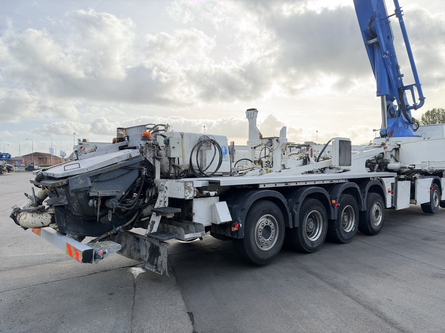 Volvo FH16/750 12x4/8 JUNJIN JJRZ 63 m. Betonpumpe