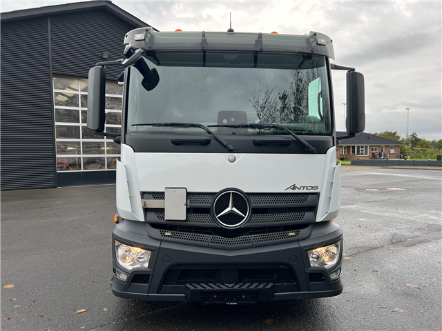 Mercedes 2535 6X2*4 med Åben alulad og lift