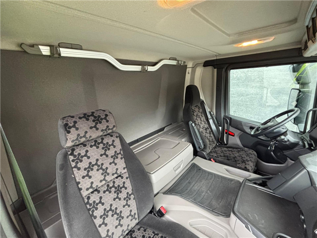 Scania P 250 B4x2NB Box/Lift