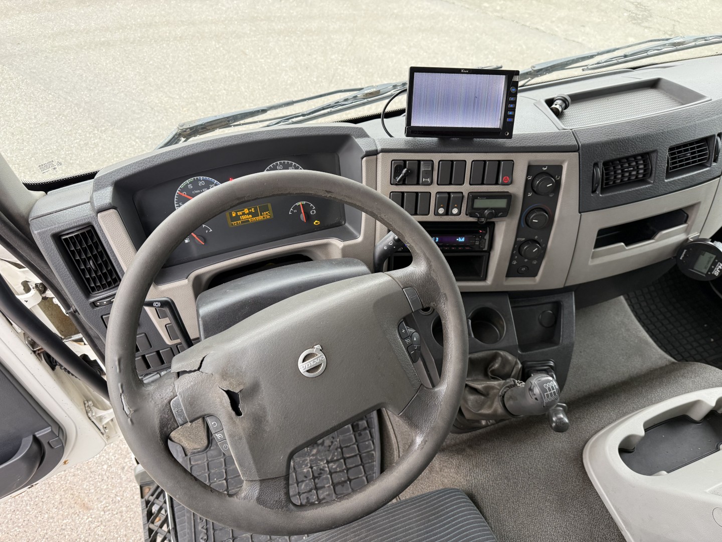 Volvo FL240 4x2 Fast kasse 6,30 m.