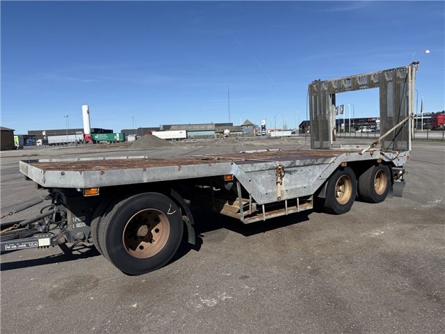 Fliegl FLT328 3 akslet Maskinanhænger m/hjulbrønd
