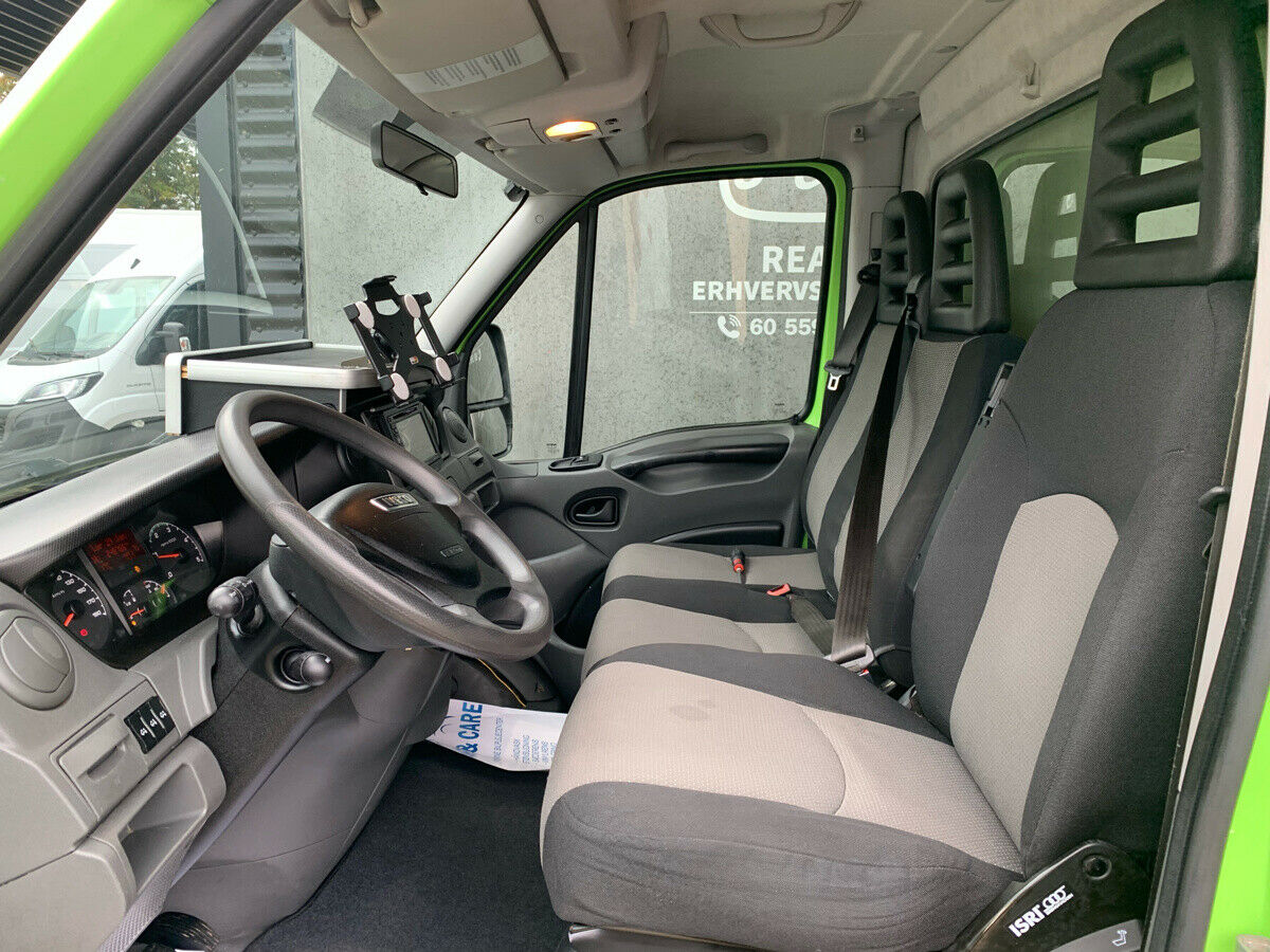 Iveco 35S17 LA/P Box/lift