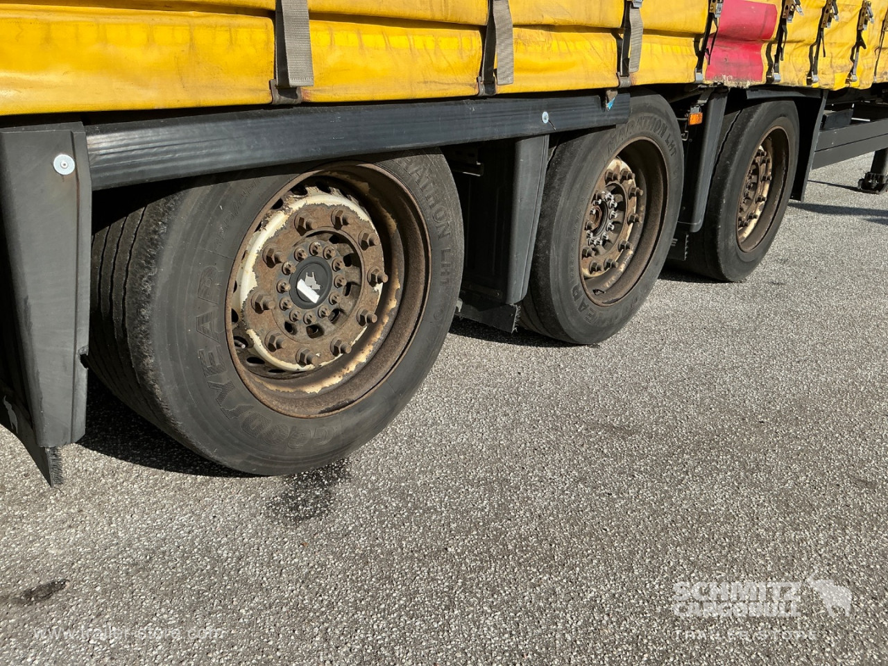 Schmitz Semi Curtainsider Mega