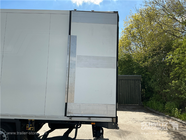 Schmitz Semi Reefer Meat hanging system