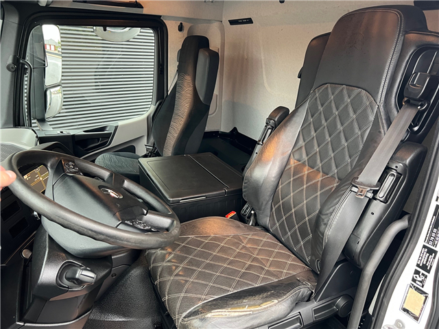 Mercedes 2535 6X2*4 med Åben alulad og lift