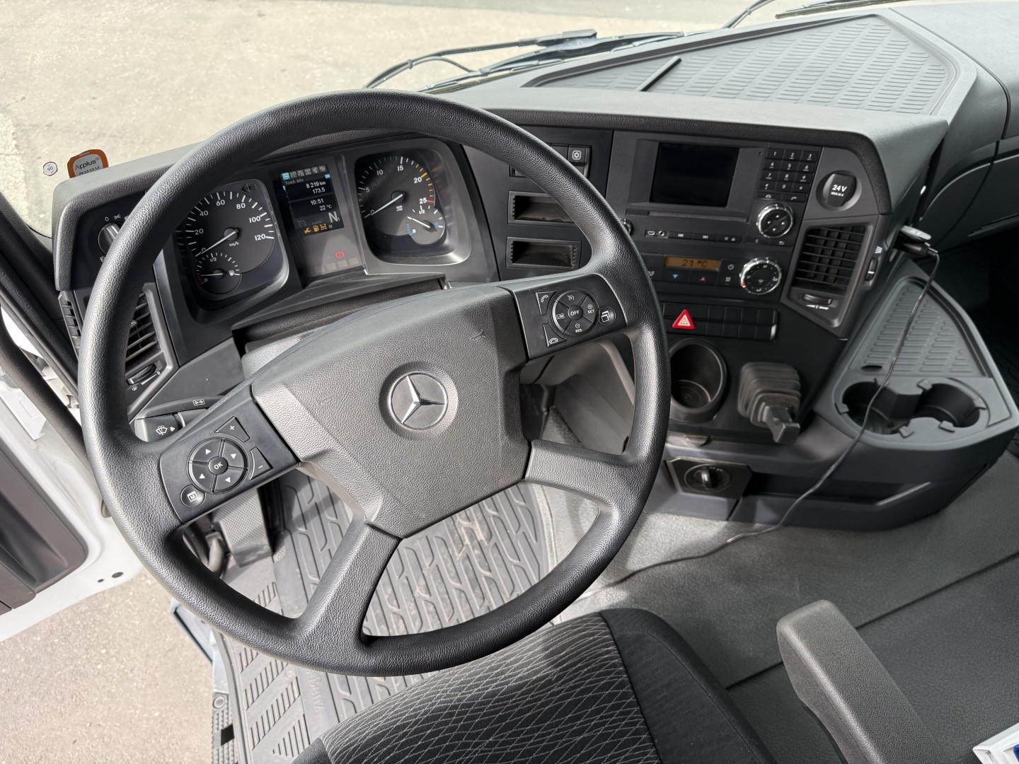 Mercedes Arocs 4153 8x4 MPG 220 TM7