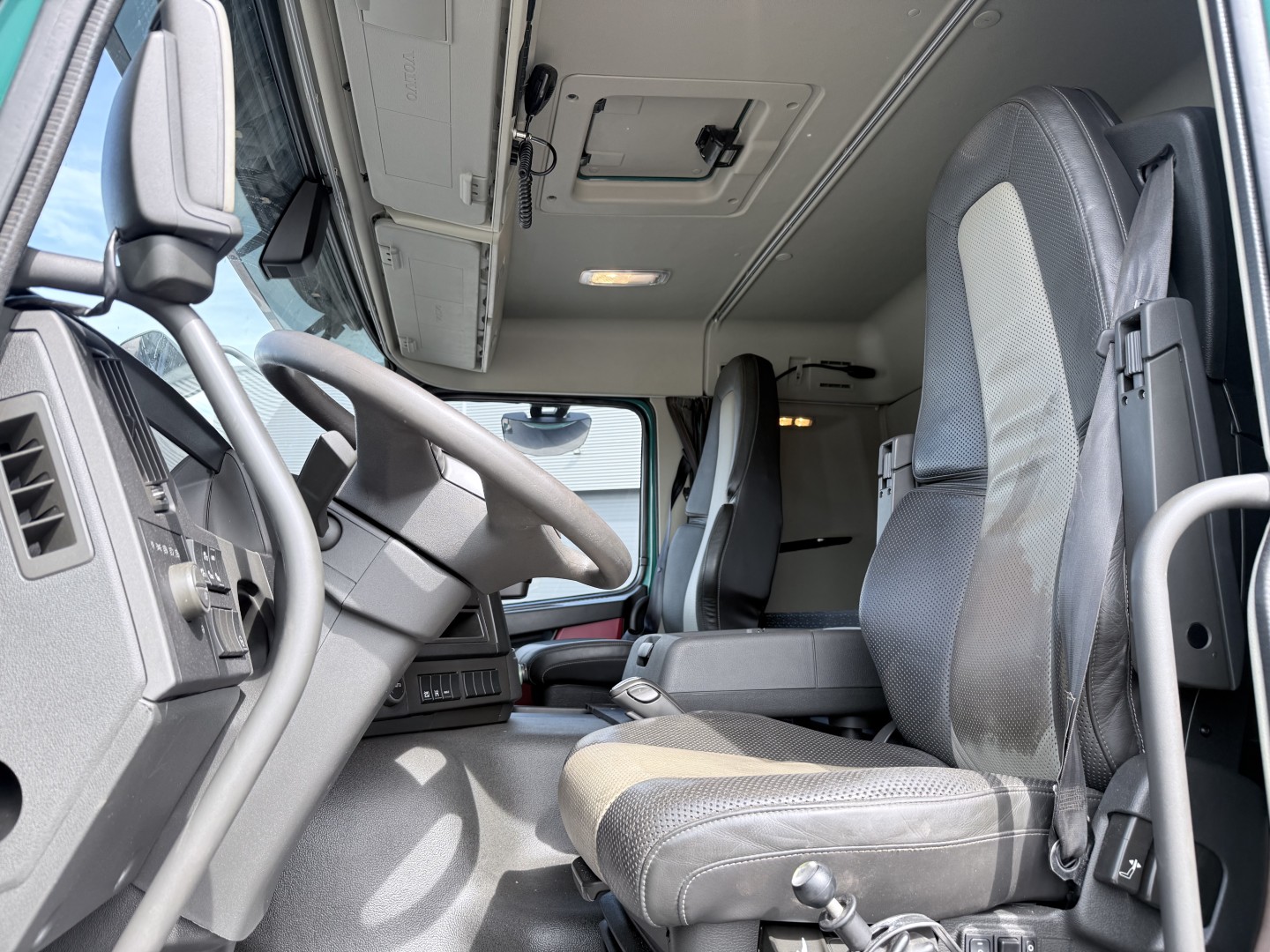 Volvo FMX500 8x4 med løftbogie HMF Pendeltip