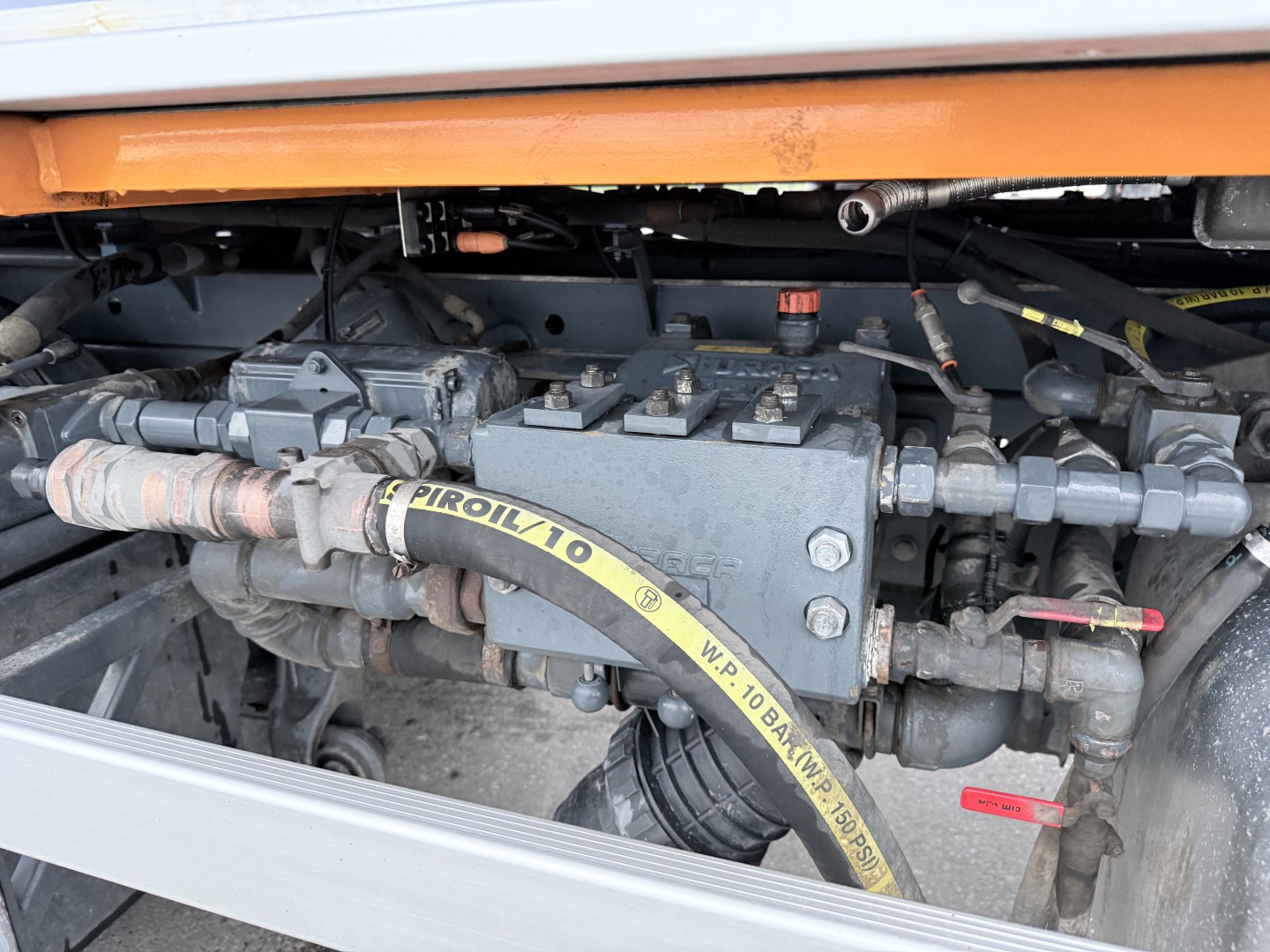 Mercedes Actros 1833 4x2 Bucher FlexLine C60