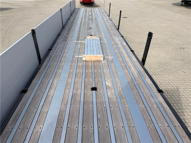 Kässbohrer Truckbeslag, Alusider, Hårdtræsbund