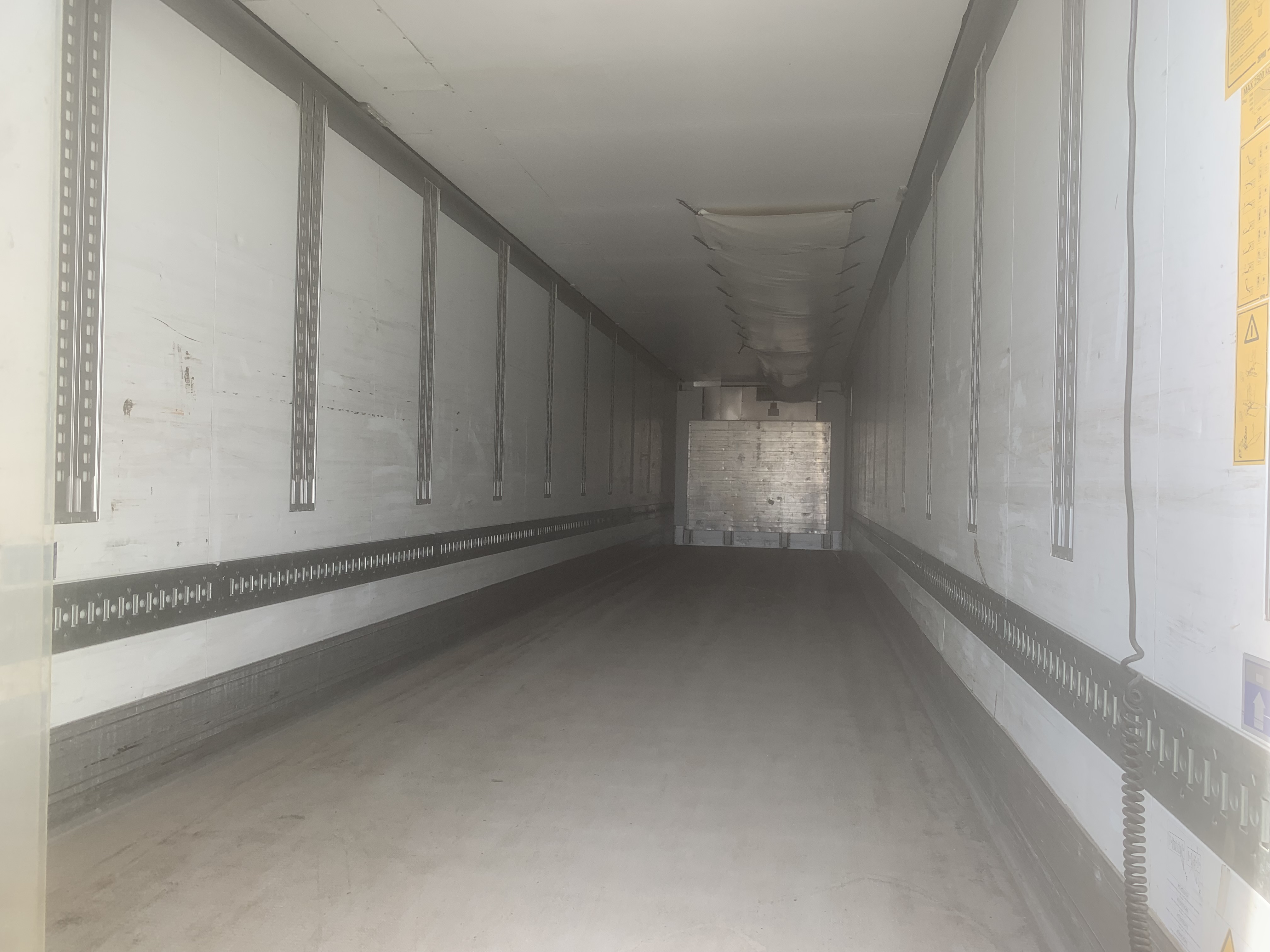 Schmitz Cargobull 3-akslet city køletrailer m. lift