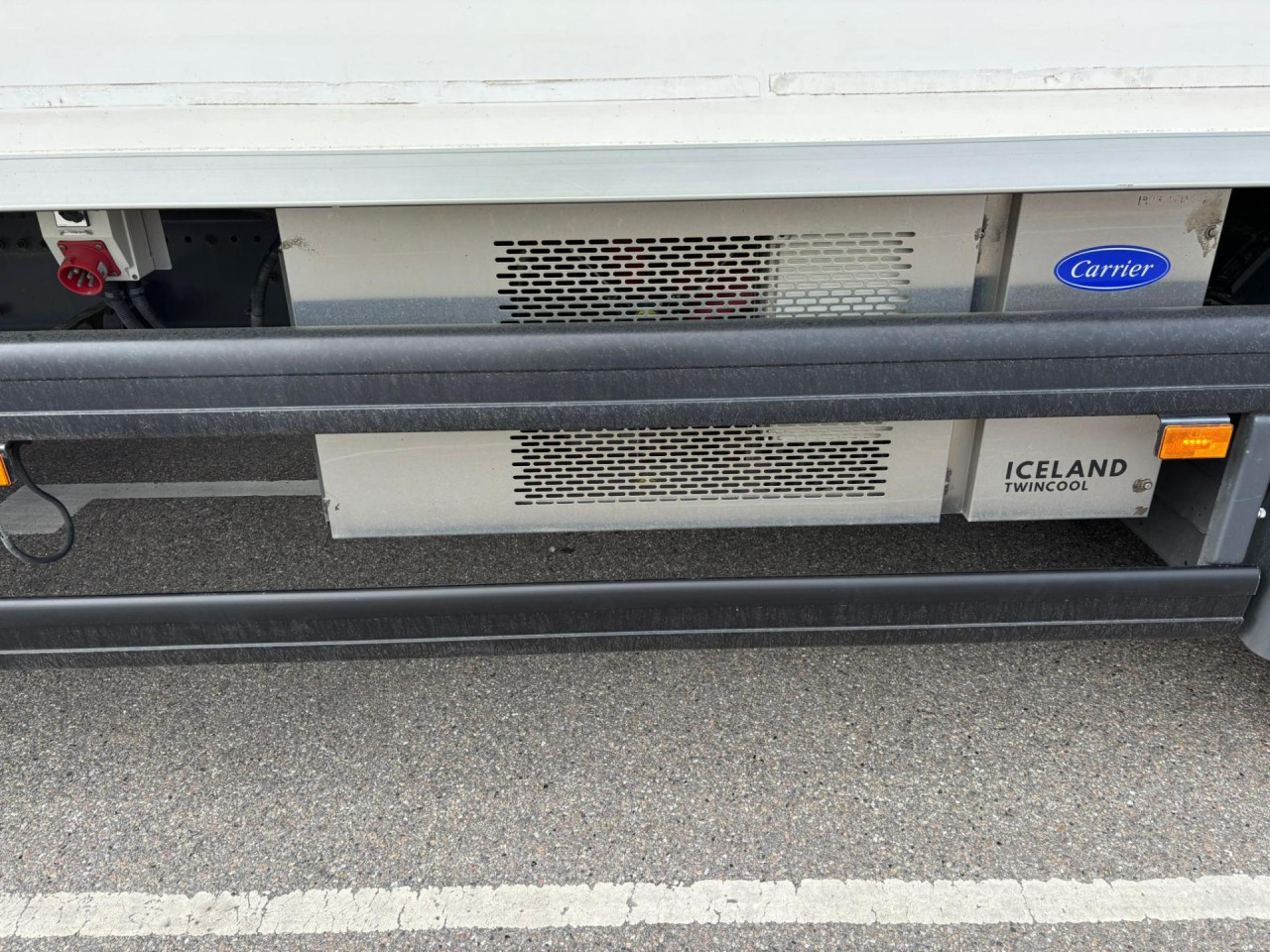 Scania P 320 B6x2*4NB Carrier Iceland Twincool Cherau pie