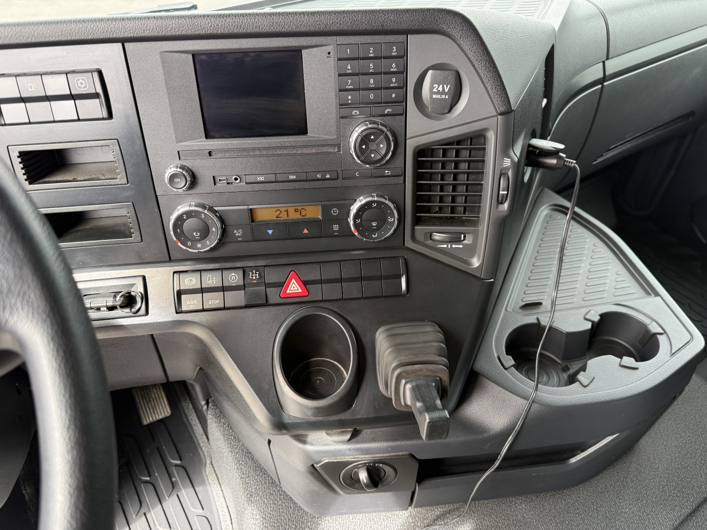 Mercedes Arocs 4153 8x4 Kran MPG 220 TM7 (Kun 8000 km)